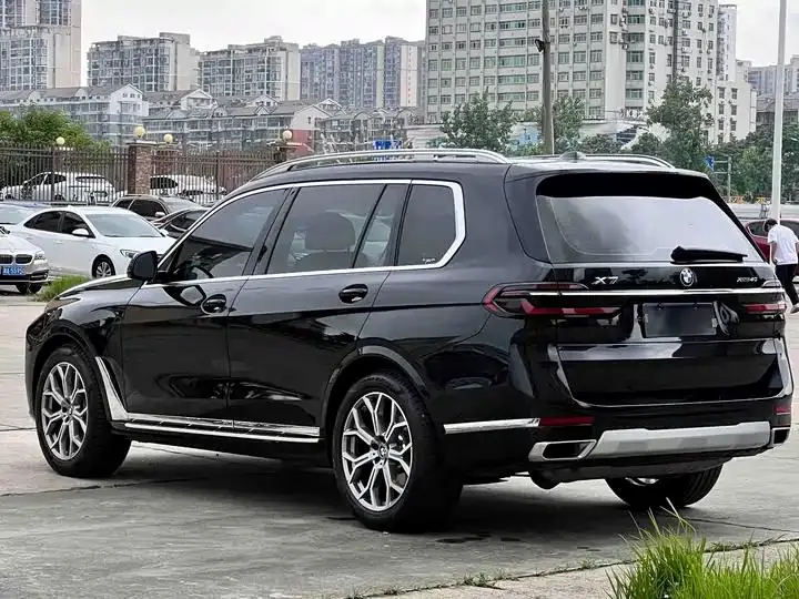 BMW X7 2023 xDrive40i Leading Luxury Suit 6