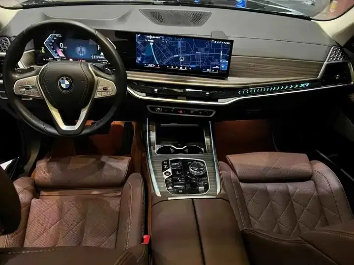 BMW X7 2023 xDrive40i Leading Luxury Suit 7