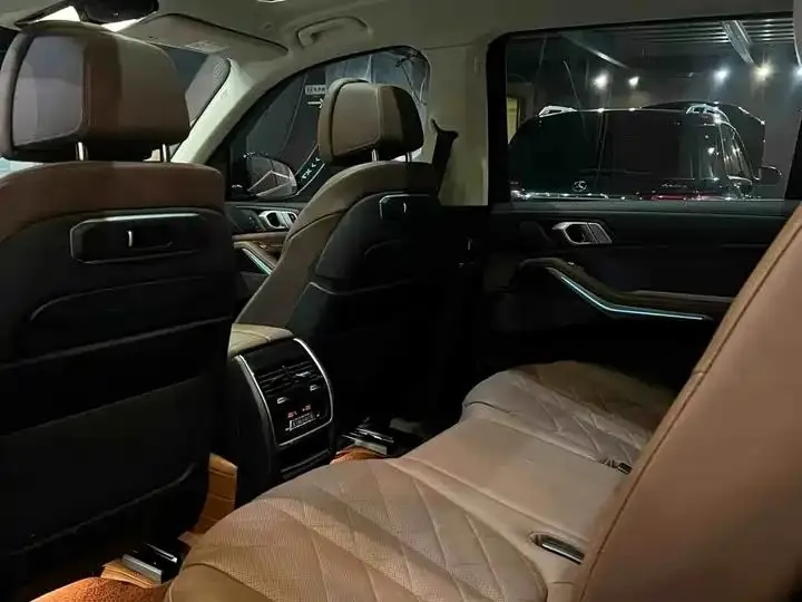 BMW X7 2023 xDrive40i Leading Luxury Suit 8