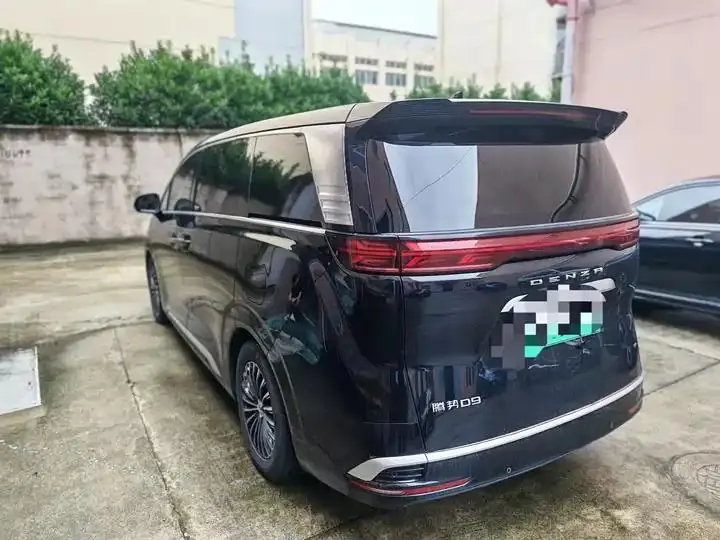 Denza D9 2022 EV 620 Premium Model 8