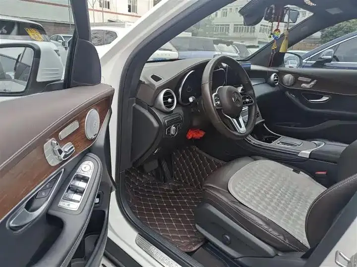 Mercedes Benz GLC 2020 GLC 300 L 4MATIC Dynamic 12