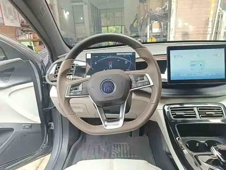 Qin PLUS 2024 Glory Edition DM-i 55KM Leading Model 11