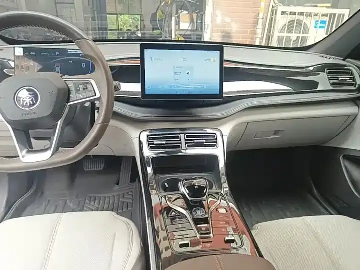 Qin PLUS 2024 Glory Edition DM-i 55KM Leading Model 13