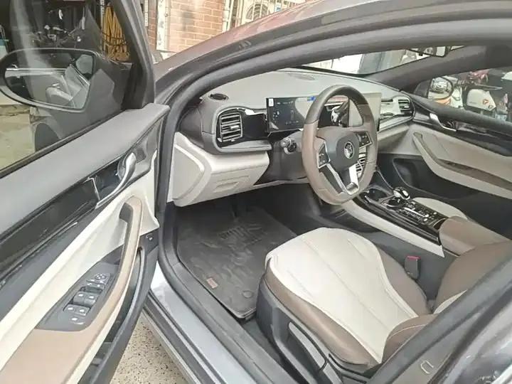 Qin PLUS 2024 Glory Edition DM-i 55KM Leading Model 16