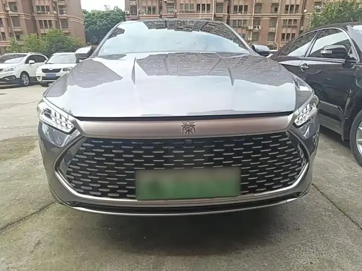 Qin PLUS 2024 Glory Edition DM-i 55KM Leading Model 3