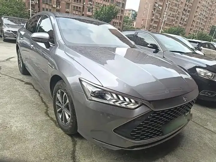 Qin PLUS 2024 Glory Edition DM-i 55KM Leading Model 4