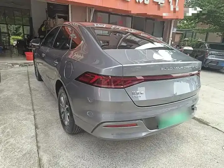 Qin PLUS 2024 Glory Edition DM-i 55KM Leading Model 5