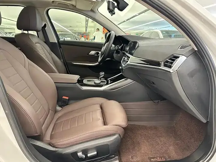 BMW 3 Series 2020 model 320Li M Sport Package 12