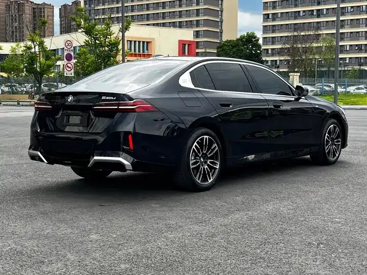 BMW 5 Series 2025 530Li Leading M Sports Suit 12