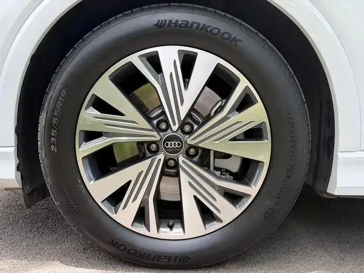 Audi Q4 e-tron 2024 40 e-tron Creation Edition 9