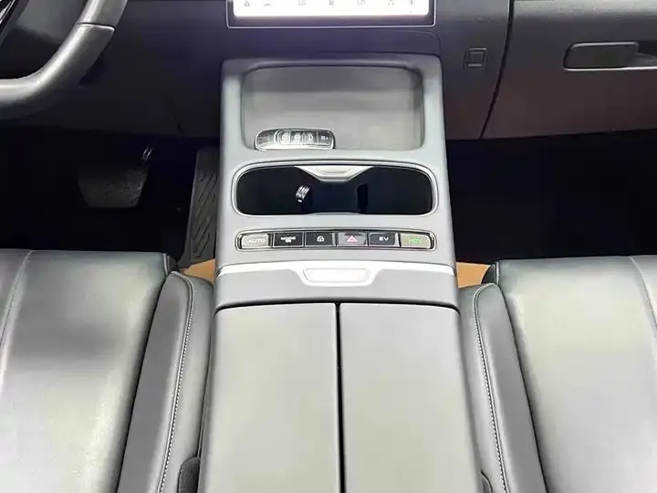 Explore 06 C- DM 2024 Luxury Model 23