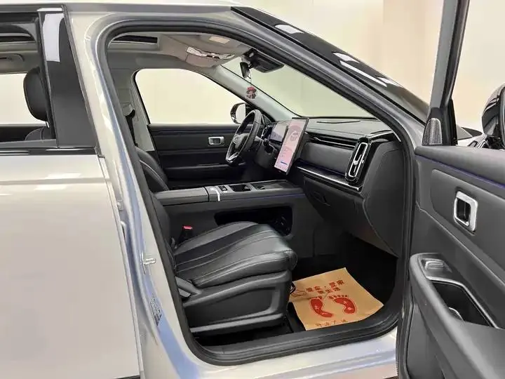Explore 06 C- DM 2024 Luxury Model 30