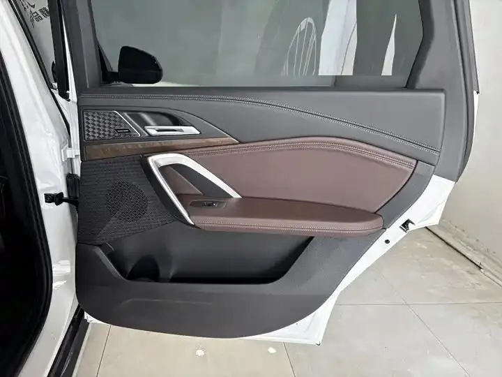 BMW X1 2024 xDrive25Li X Design Set 23