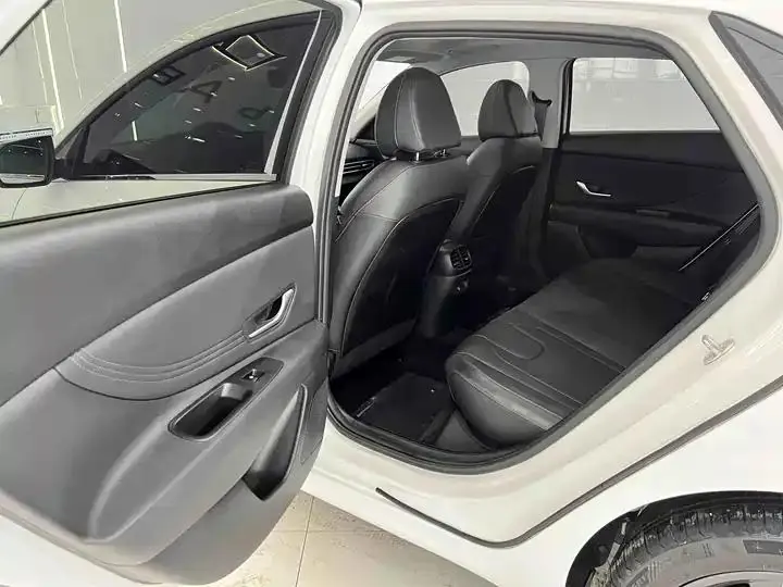 Elantra 2023 1.5L CVT LUX Prestige Edition 11