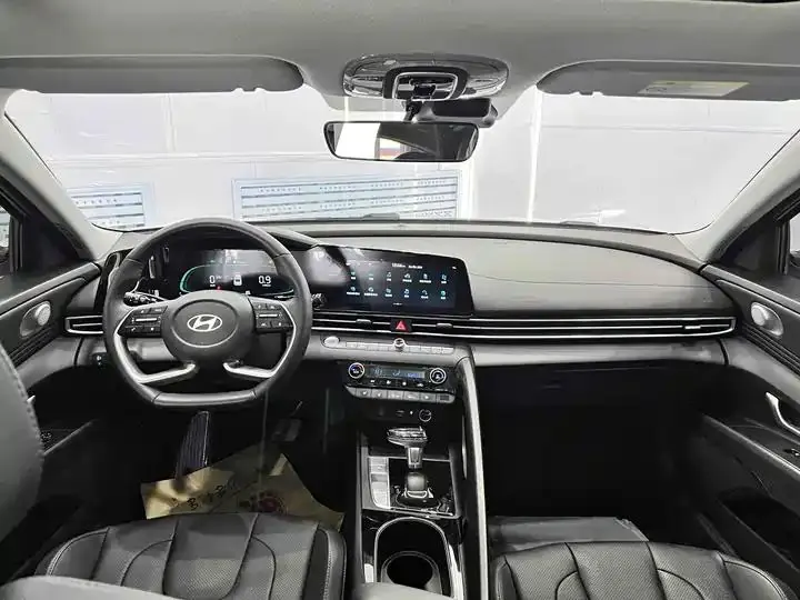 Elantra 2023 1.5L CVT LUX Prestige Edition 14