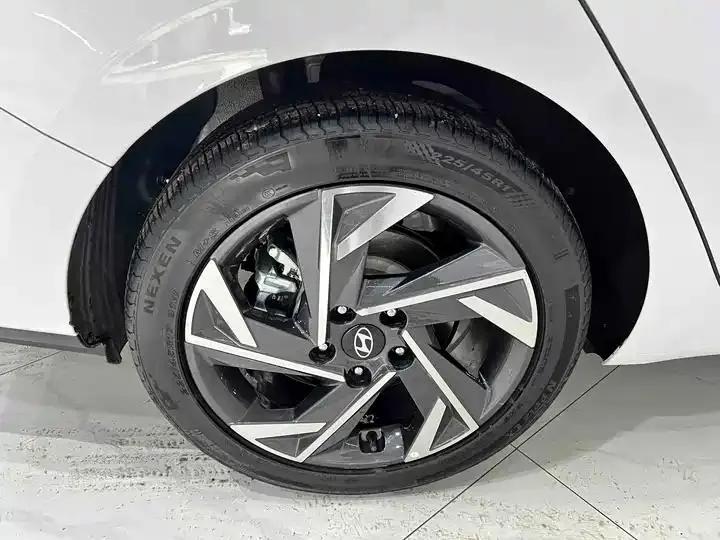 Elantra 2023 1.5L CVT LUX Prestige Edition 19