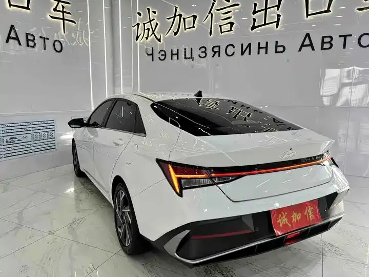 Elantra 2023 1.5L CVT LUX Prestige Edition 6