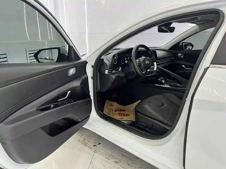 Elantra 2023 1.5L CVT LUX Prestige Edition 7