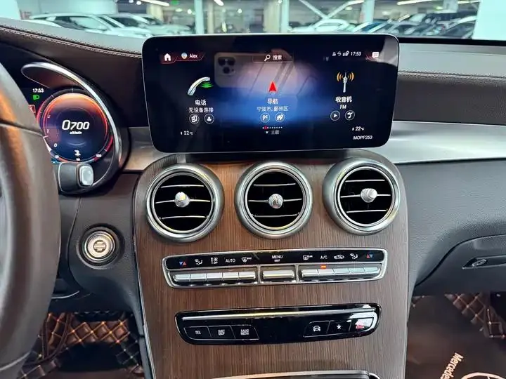 Mercedes Benz GLC 2021 model, GLC 300 L 4MATIC Sport version 9