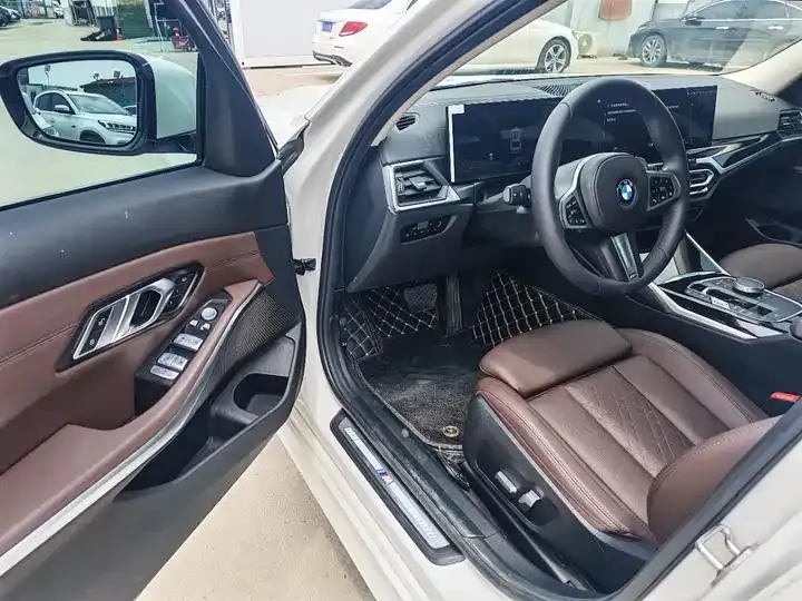 BMW 3 Series 2023 model 320Li M Sport Package 4