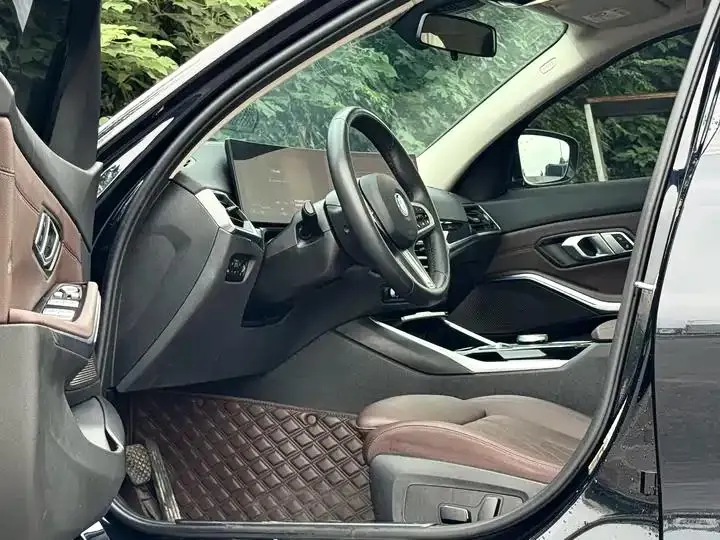 BMW i3 2024 eDrive 35 L 8