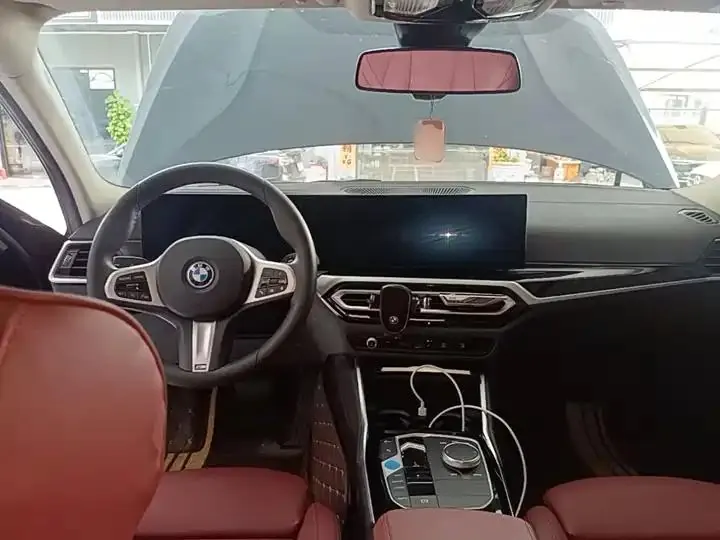 BMW i3 2022 model eDrive 35 L 10