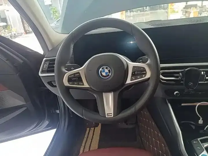 BMW i3 2022 model eDrive 35 L 11