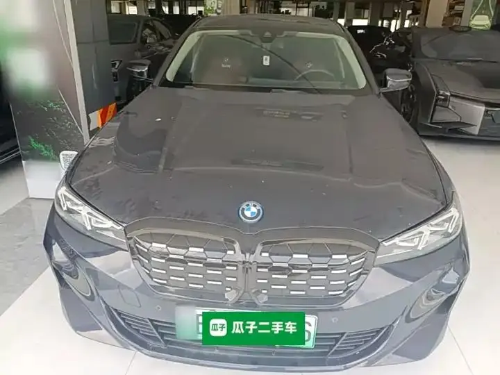 BMW i3 2022 model eDrive 35 L 3
