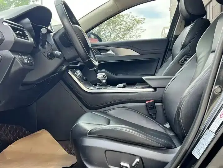 HongQi H5 2020 1.8T Auto Zhilian Flag Collar Edition 4