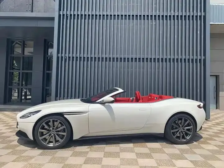 Aston Martin DB11 2023 4.0T V8 Volante 2