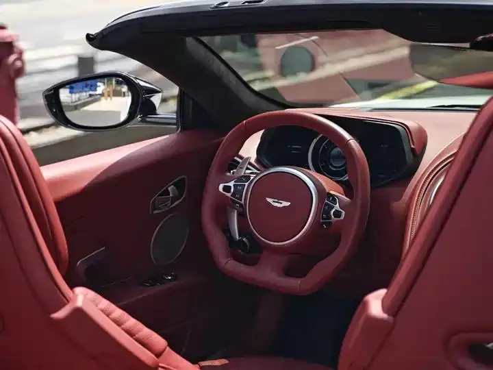 Aston Martin DB11 2023 4.0T V8 Volante 9