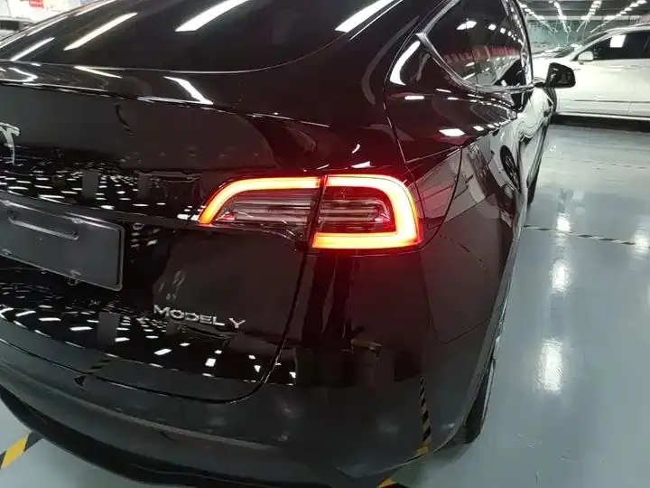 2022 Model Y Refreshed Rear-Wheel-Drive Version 24