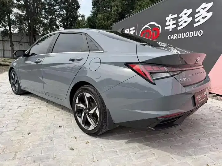 Elantra 2021 1.5L CVT Luxury Edition 11