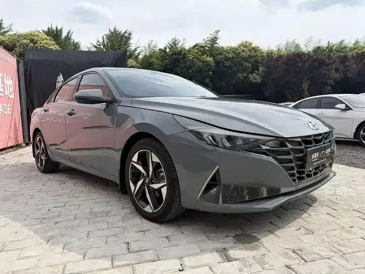 Elantra 2021 1.5L CVT Luxury Edition 3