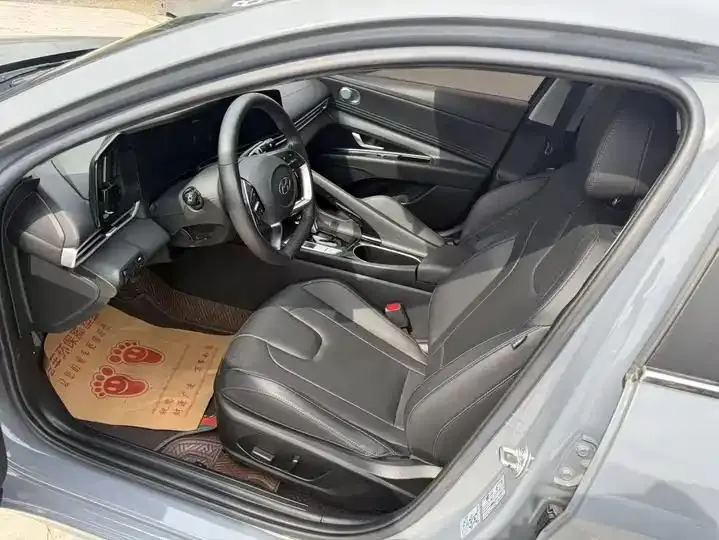 Elantra 2021 1.5L CVT Luxury Edition 4