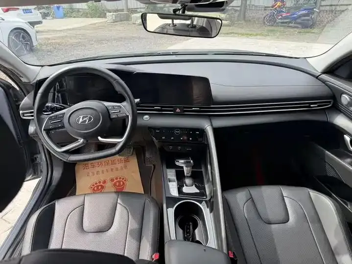 Elantra 2021 1.5L CVT Luxury Edition 8