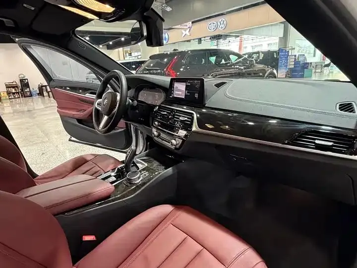 BMW 5 Series 2020 model 525Li M Sport Package 20