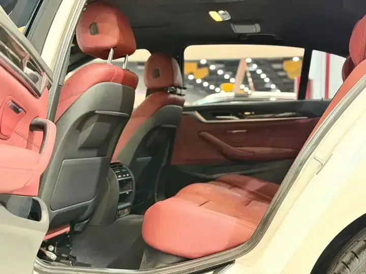 BMW 5 Series 2020 model 525Li M Sport Package 9