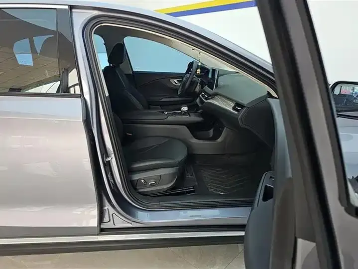 HongQi E-QM5 2023 560km PLUS 8