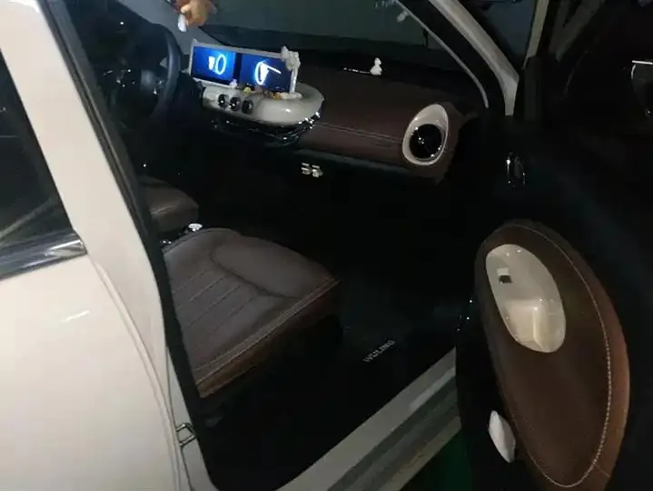 WuLing Plantronics 2023 333km LingBox Connected 8