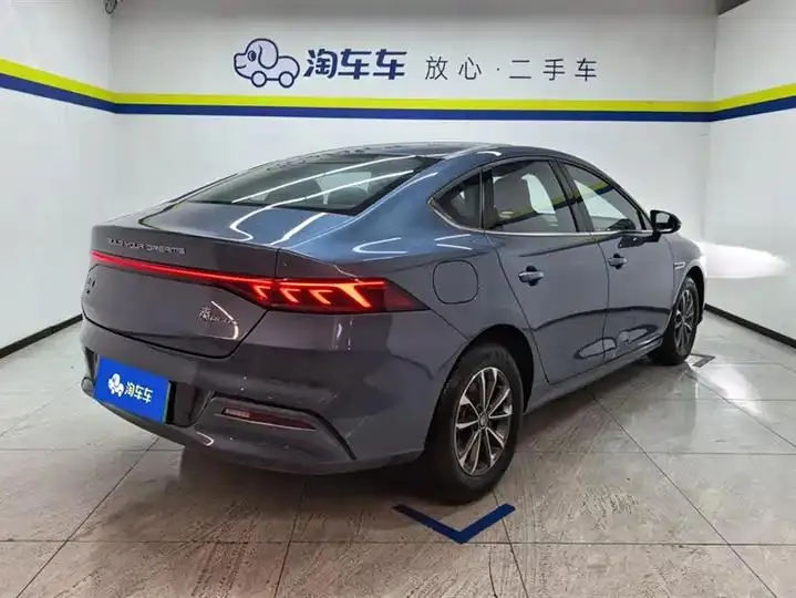 Qin PLUS 2024 Glory Edition DM-i 55KM Leading Model 3