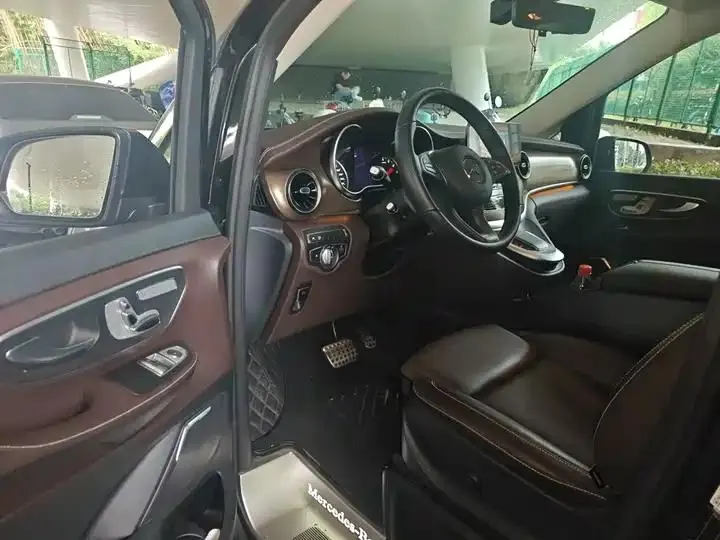 Mercedes Benz V-Class 2022V 260 L Long Wheelbase Deluxe Edition 14