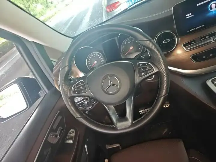 Mercedes Benz V-Class 2022V 260 L Long Wheelbase Deluxe Edition 3