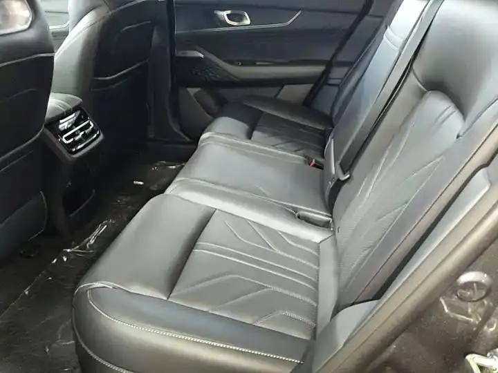 ChangAn UNI-K 2023 2.0T Two-Drive Pleasant Model 17
