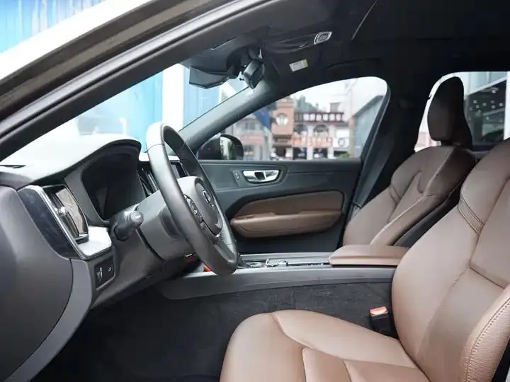 Volvo XC60 2021 T5 All-Wheel Drive Intelligent Luxury Edition 4