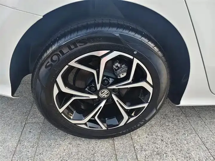 MG5 2023 180DVVT CVT Deluxe Edition 14