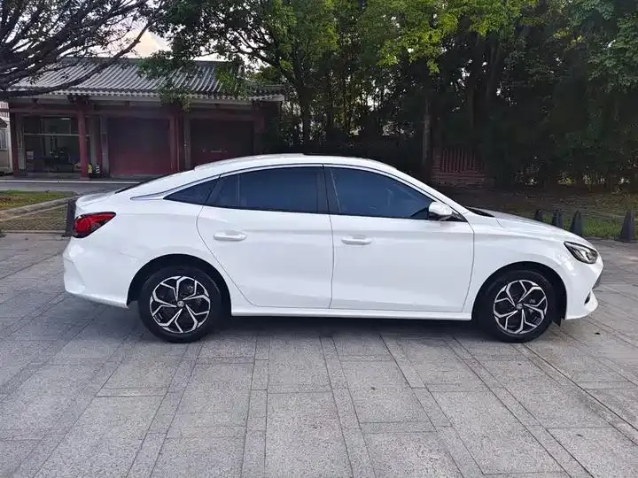 MG5 2023 180DVVT CVT Deluxe Edition 4