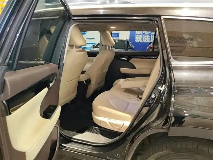 Highlander 2022 Dual Engine 2.5L 4-wheel Drive Premium Edition 7-seat 11