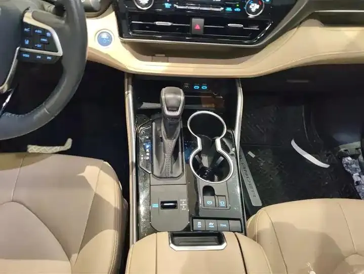 Highlander 2022 Dual Engine 2.5L 4-wheel Drive Premium Edition 7-seat 16