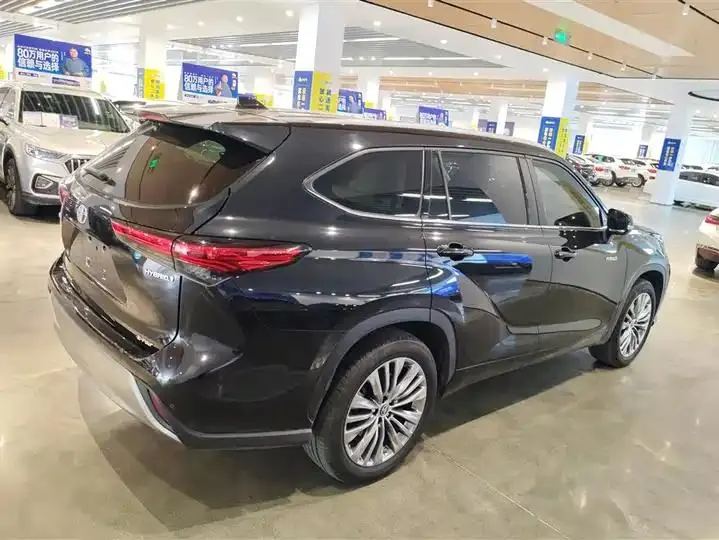 Highlander 2022 Dual Engine 2.5L 4-wheel Drive Premium Edition 7-seat 3